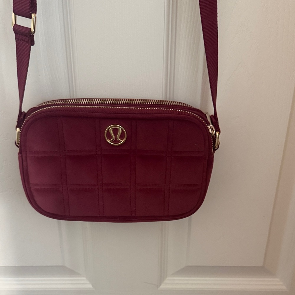 Lululemon Crossbody Camera Bag 2L *Quilted Velour